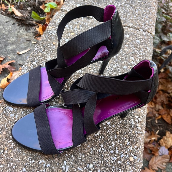 Tahari Ashley Black Sandals - Picture 8 of 11